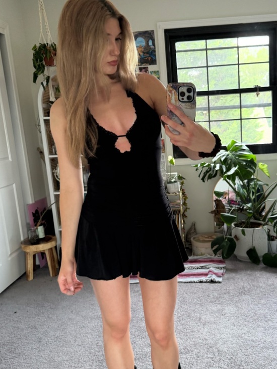 Dresses & Skirts - Black Lace-Trim dress with Keyhole Front